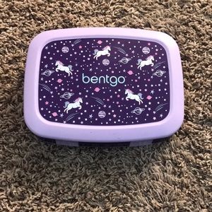Bentgo lunchbox with removable tray.